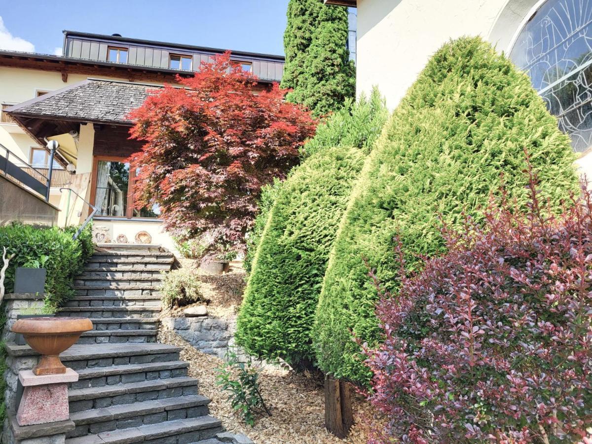 Wanderhotel Garni Cresta Schruns ภายนอก รูปภาพ
