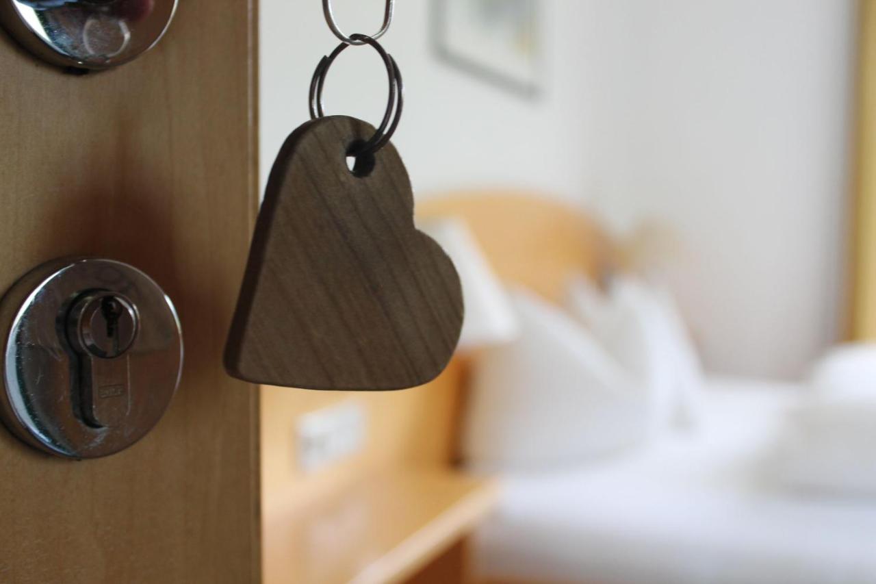 Wanderhotel Garni Cresta Schruns ภายนอก รูปภาพ
