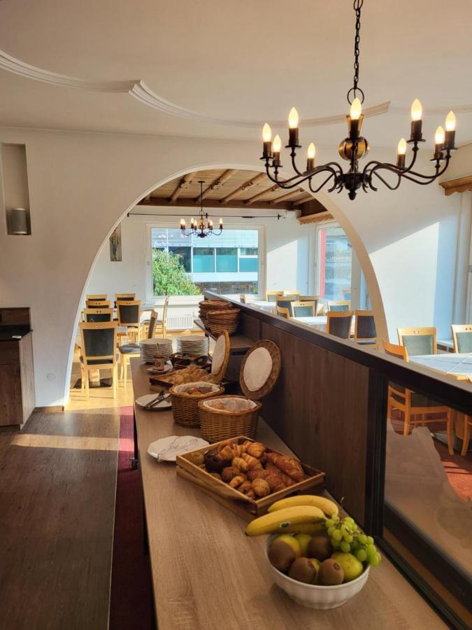 Wanderhotel Garni Cresta Schruns ภายนอก รูปภาพ