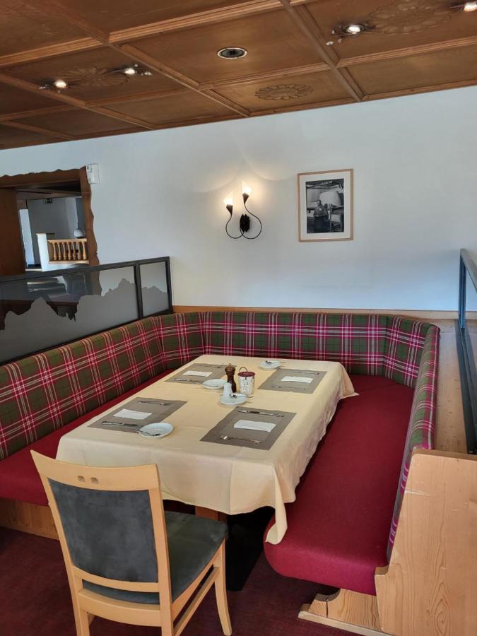 Wanderhotel Garni Cresta Schruns ภายนอก รูปภาพ